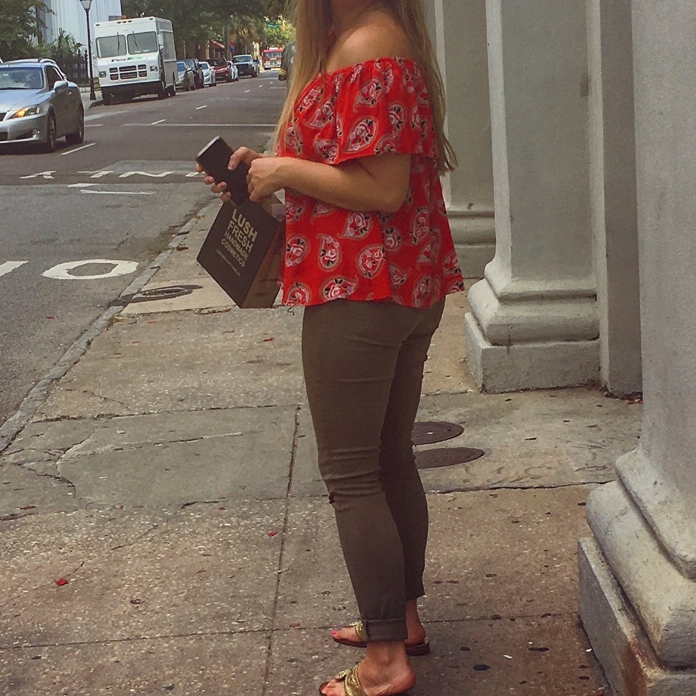 Off-the-should we Vestique top